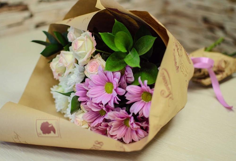 Букет цветов из: Розы и Хризантемы в Кормиловке