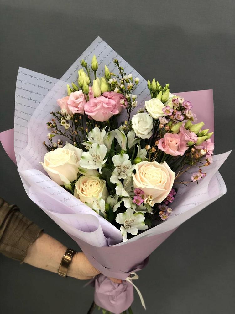 Букет цветов из: Альстромерии, Розы и Лизиантусы в Кормиловке