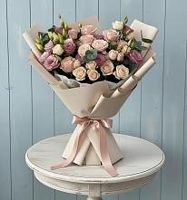 Букет цветов из:  Розы и Лизиантусы в Кормиловке