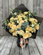Букет цветов из:  Розы и Лизиантусы в Кормиловке