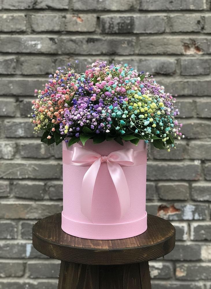Цветочная композиция из Гипсофила и Розы в шляпной коробке в Кормиловке