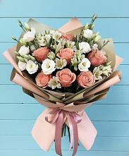 Букет цветов из:  Розы, Альстромерии и Лизиантусы в Кормиловке