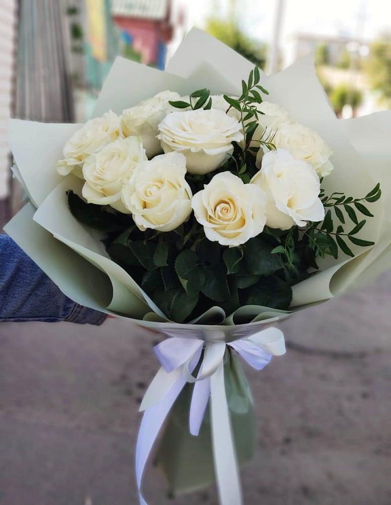 Букет Белые розы Проуд в Кормиловке