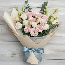 Букет цветов из:  Лизиантусы в Кормиловке