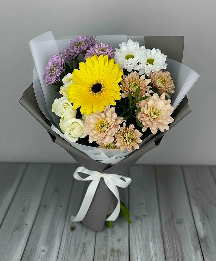 Букет цветов из: Розы, Герберы и Хризантемы в Кормиловке