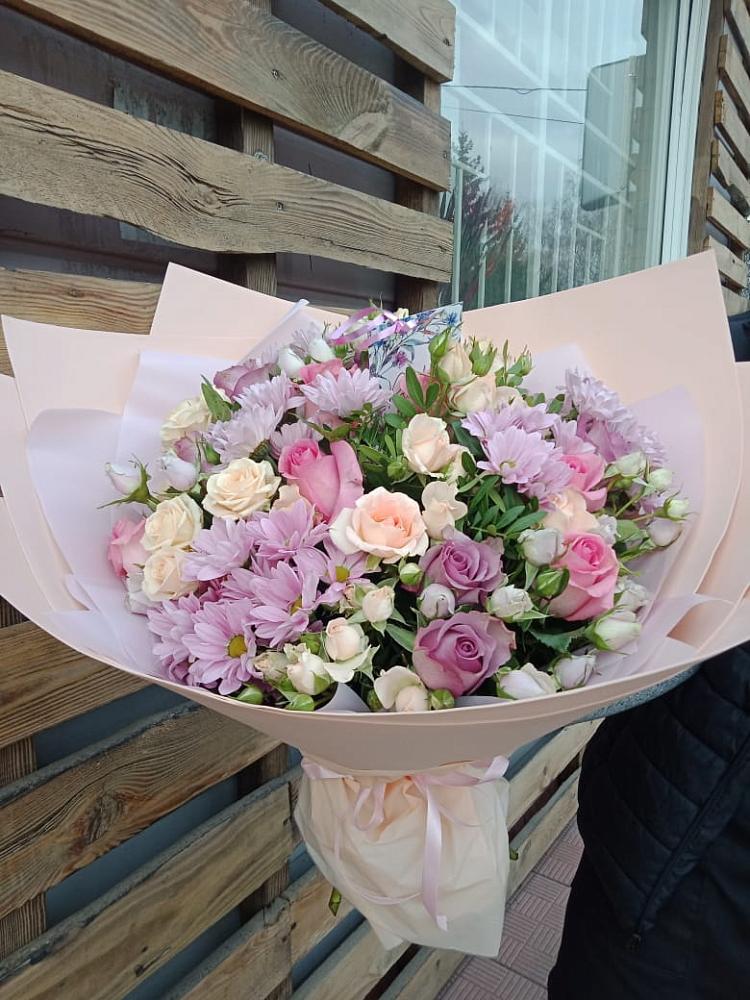 Букет цветов из: Розы и Хризантемы в Кормиловке