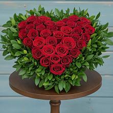 Цветочная композиция из Розы в виде сердца в Кормиловке