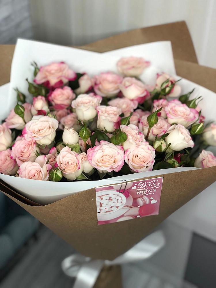 Букет цветов из: Розы в Кормиловке