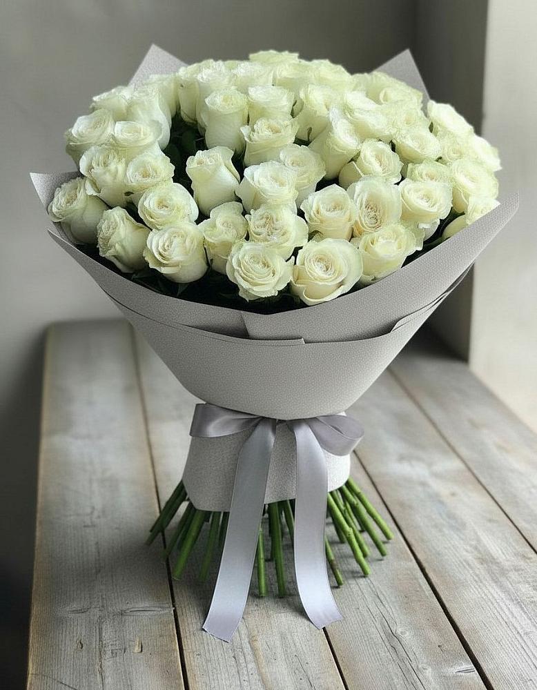 Букет 35 Белых роз в Кормиловке