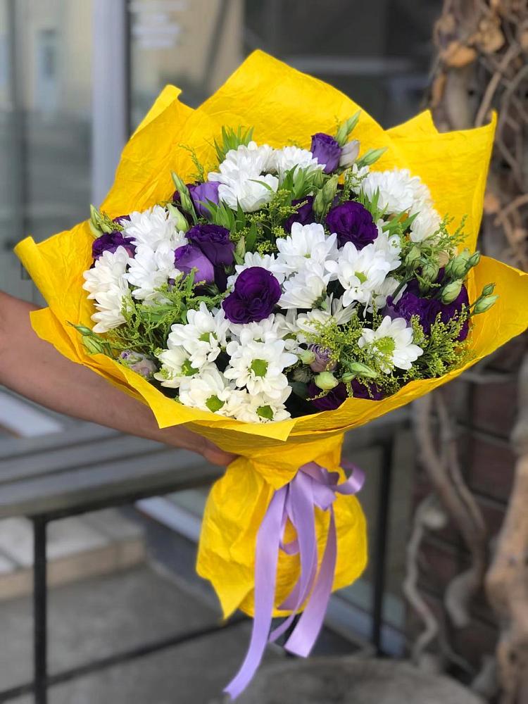 Букет цветов из: Ирисы, Хризантемы и Ромашки в Кормиловке