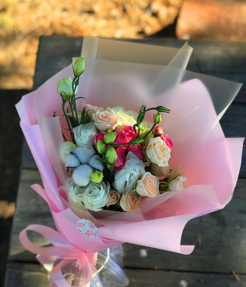 Букет цветов из: Розы и Лизиантусы в Кормиловке