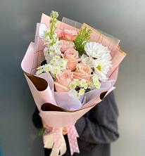 Букет цветов из:  Хризантемы и Розы в Кормиловке