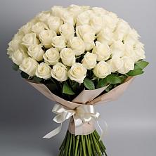 Букет 101 беля роза Белоснежка в Кормиловке