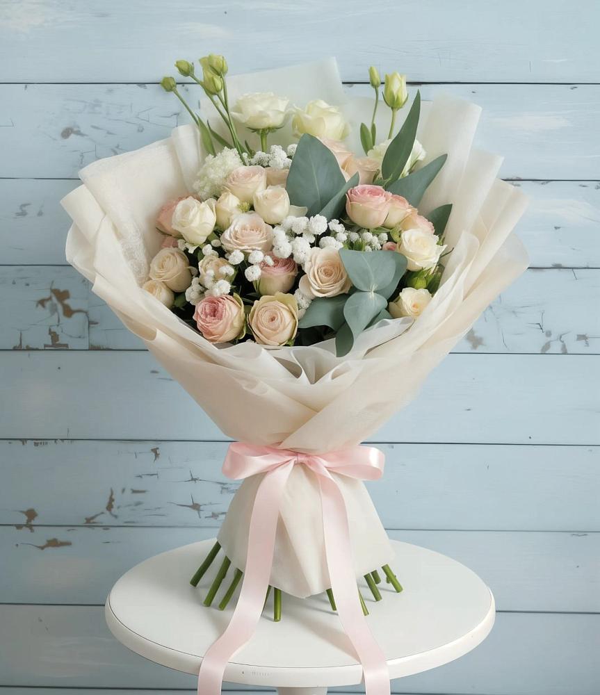 Букет цветов из: Розы и Лизиантусы в Кормиловке