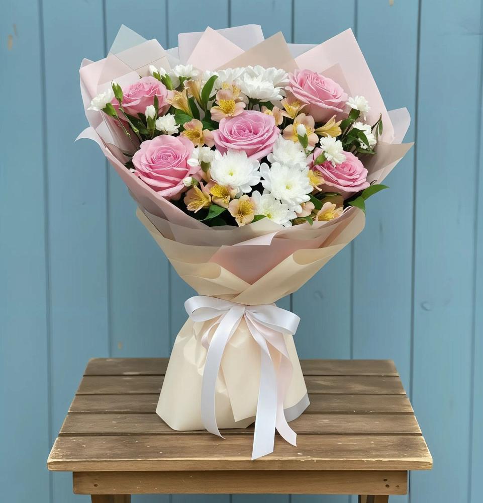 Букет цветов из: Гвоздики, Орхидеи и Розы в Кормиловке