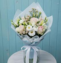 Букет цветов из:  Розы и Лизиантусы в Кормиловке