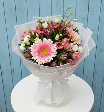 Букет цветов из:  Герберы, Альстромерии и Лизиантусы в Кормиловке