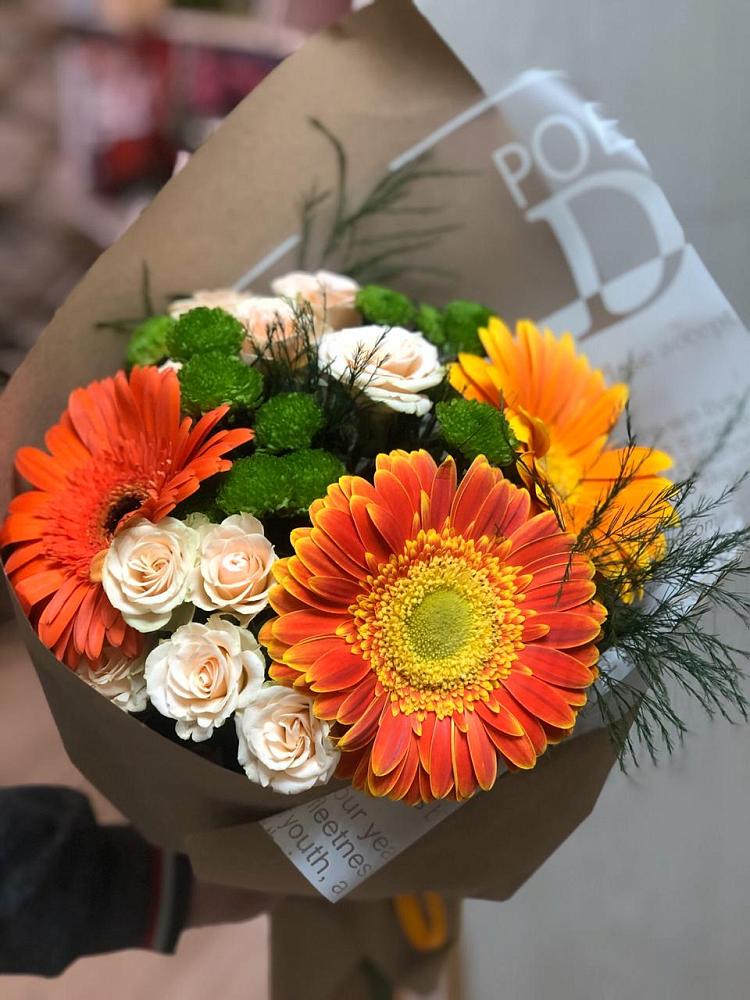 Букет цветов из: Герберы, Хризантемы и Розы в Кормиловке