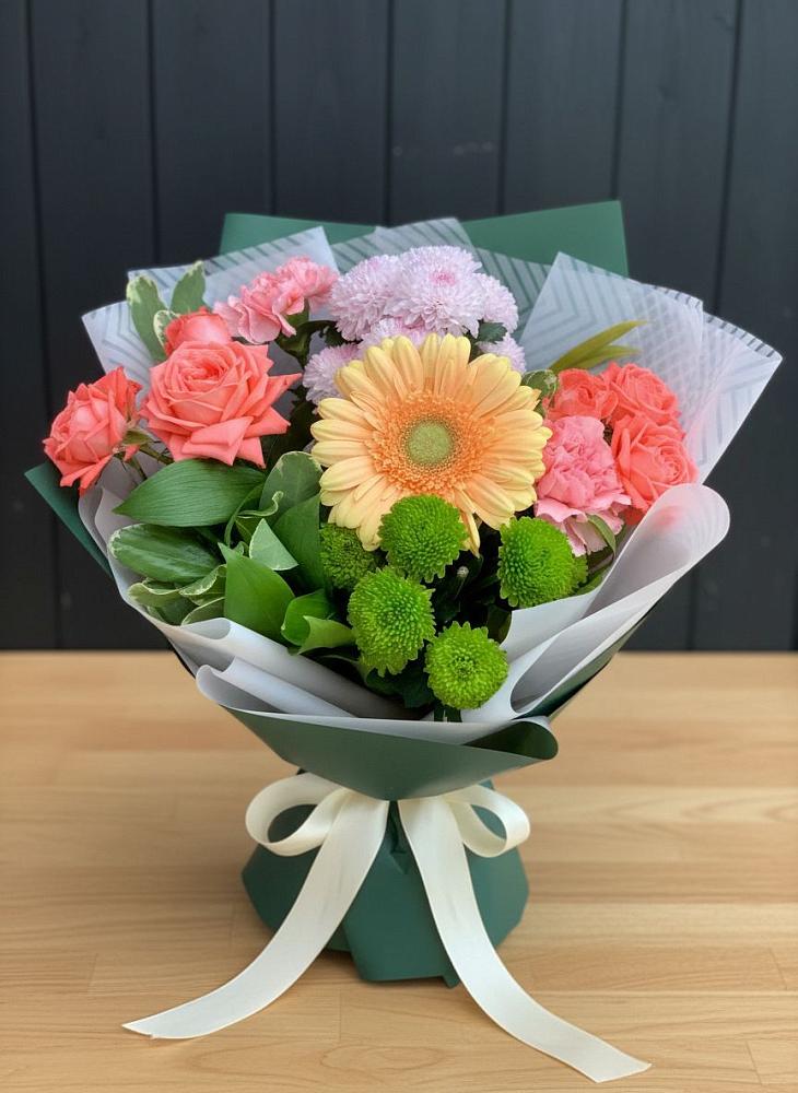 Букет цветов из: Гвоздики, Розы, Герберы и Хризантемы в Кормиловке