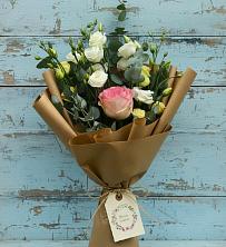 Букет цветов из:  Розы и Лизиантусы в Кормиловке