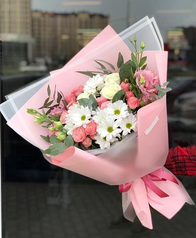 Букет цветов из: Розы, Лизиантусы и Хризантемы в Кормиловке