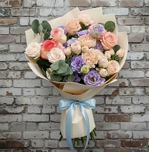 Букет цветов из:  Розы, Лизиантусы и Гвоздики в Кормиловке