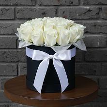 Цветочная композиция из Розы в шляпной коробке в Кормиловке