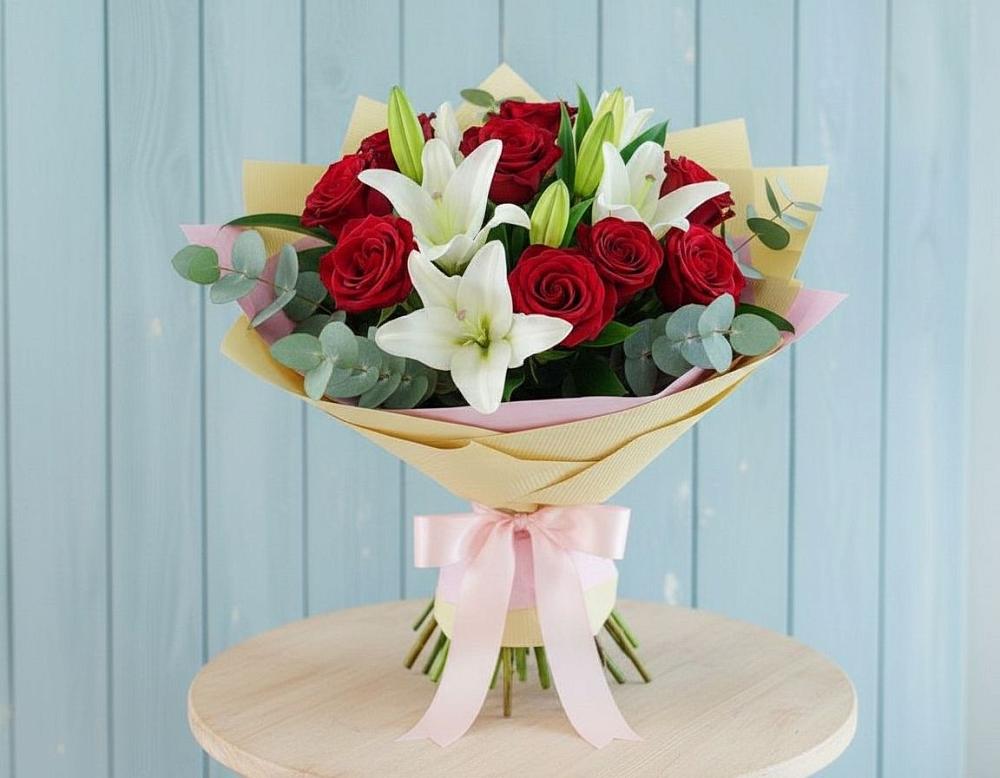 Букет цветов из: Лилии и Розы в Кормиловке